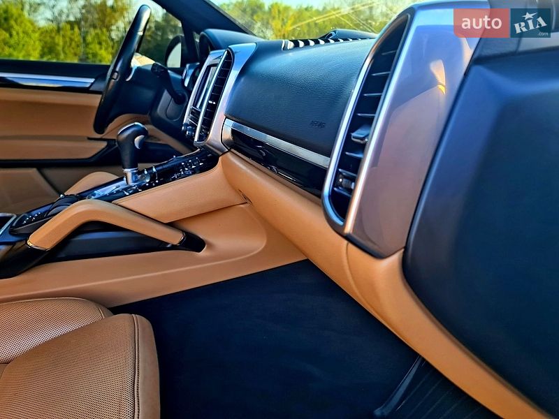 Внедорожник / Кроссовер Porsche Cayenne 2014 в Житомире