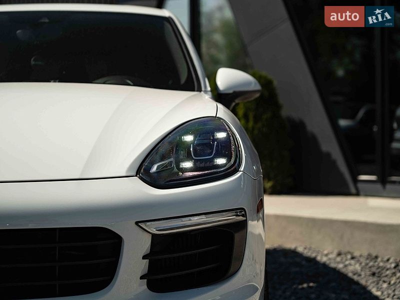 Внедорожник / Кроссовер Porsche Cayenne 2014 в Черновцах
