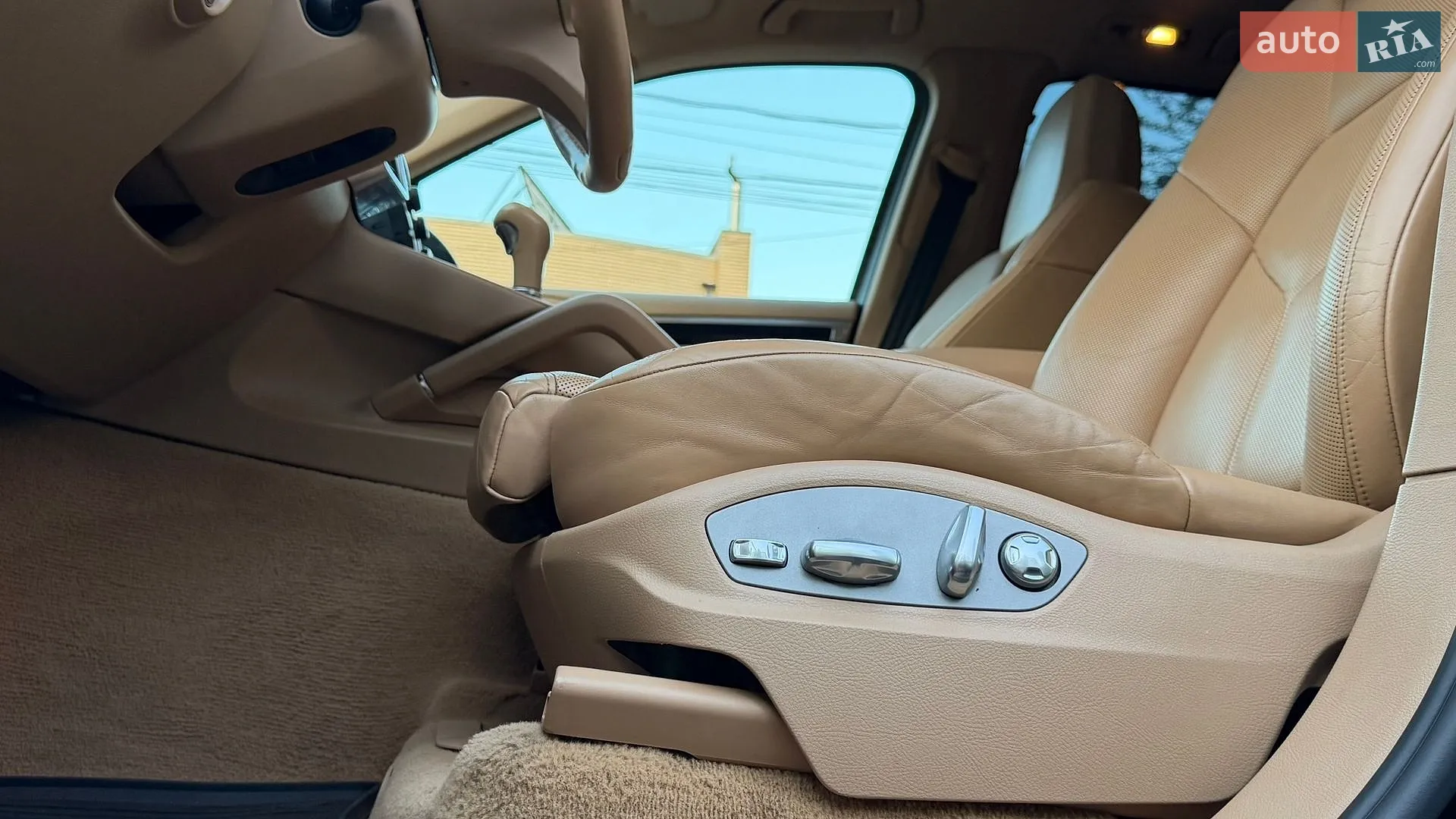 2011 Porsche Cayenne - мініатюра 26