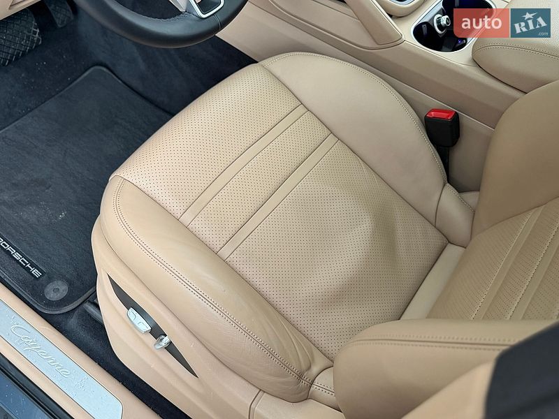 Внедорожник / Кроссовер Porsche Cayenne 2020 в Киеве