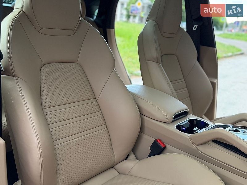 Внедорожник / Кроссовер Porsche Cayenne 2020 в Киеве