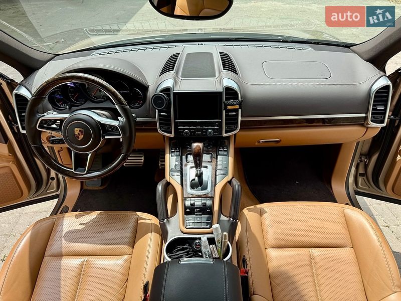 Внедорожник / Кроссовер Porsche Cayenne 2016 в Днепре