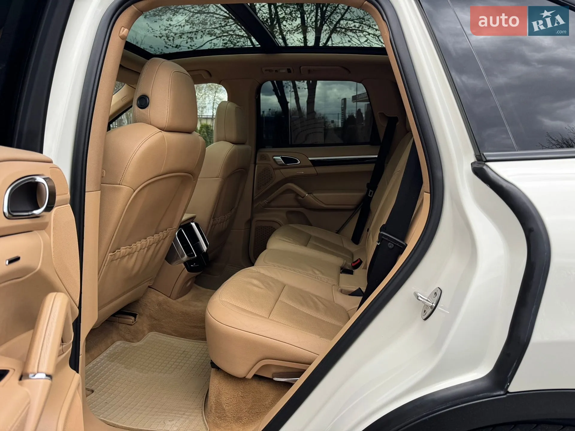 2011 Porsche Cayenne - мініатюра 23