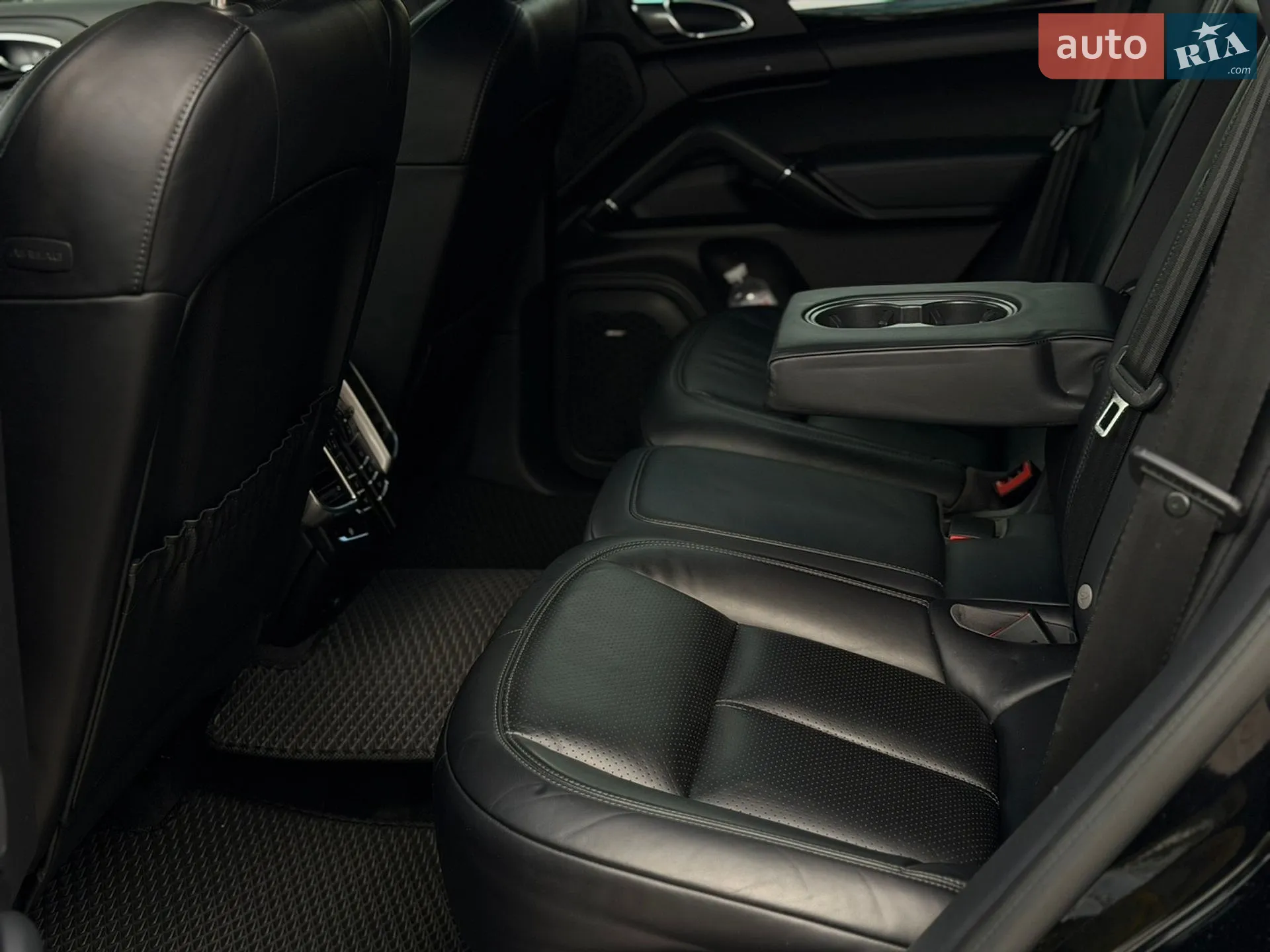 2016 Porsche Cayenne - мініатюра 23