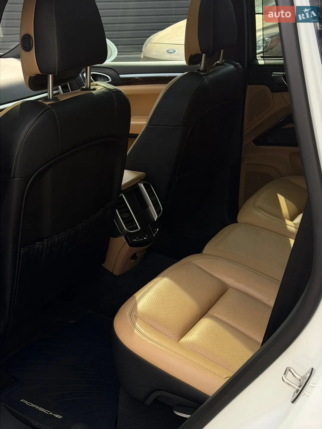 2015 Porsche Cayenne - мініатюра 23