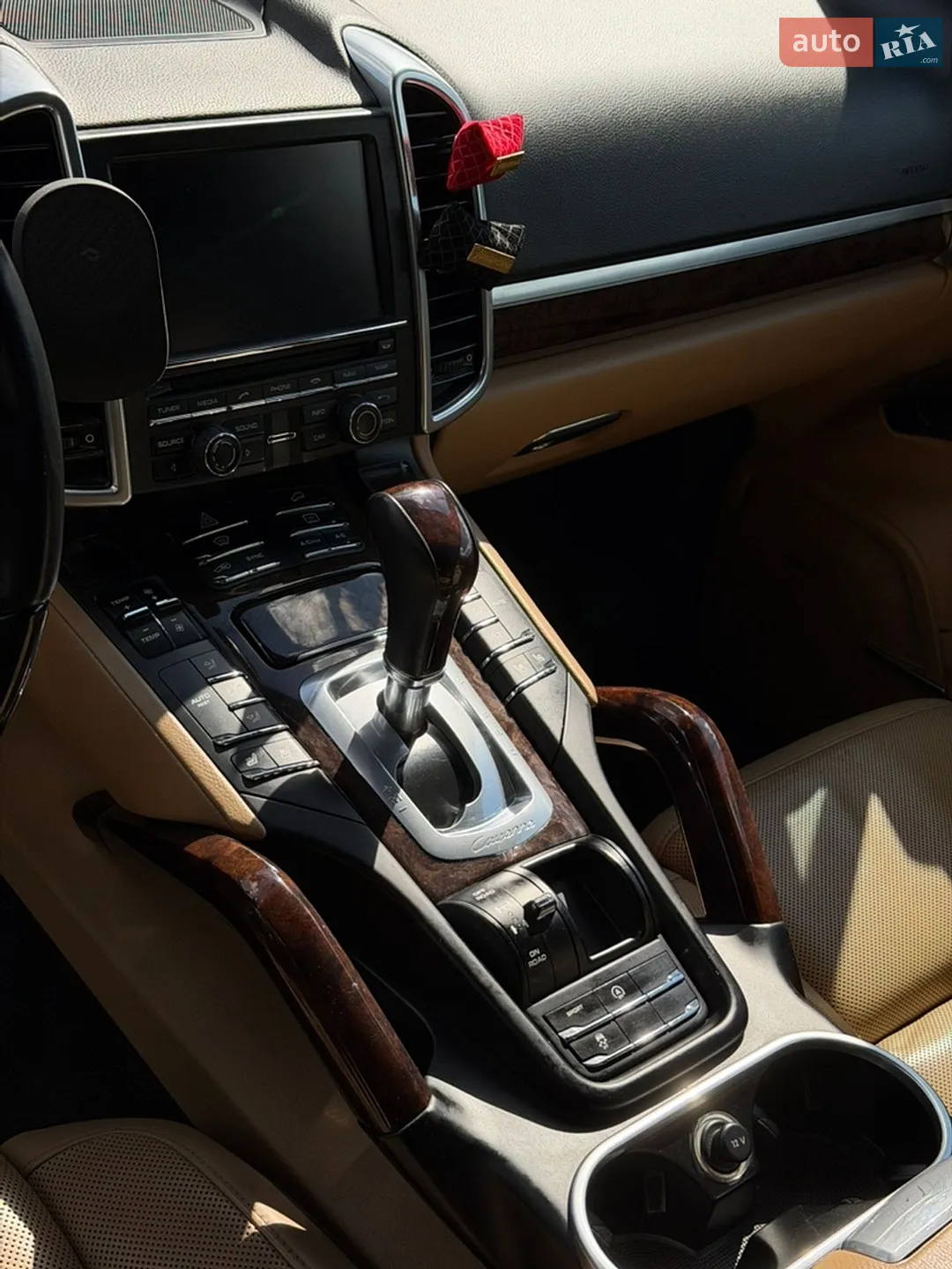 2015 Porsche Cayenne - мініатюра 26