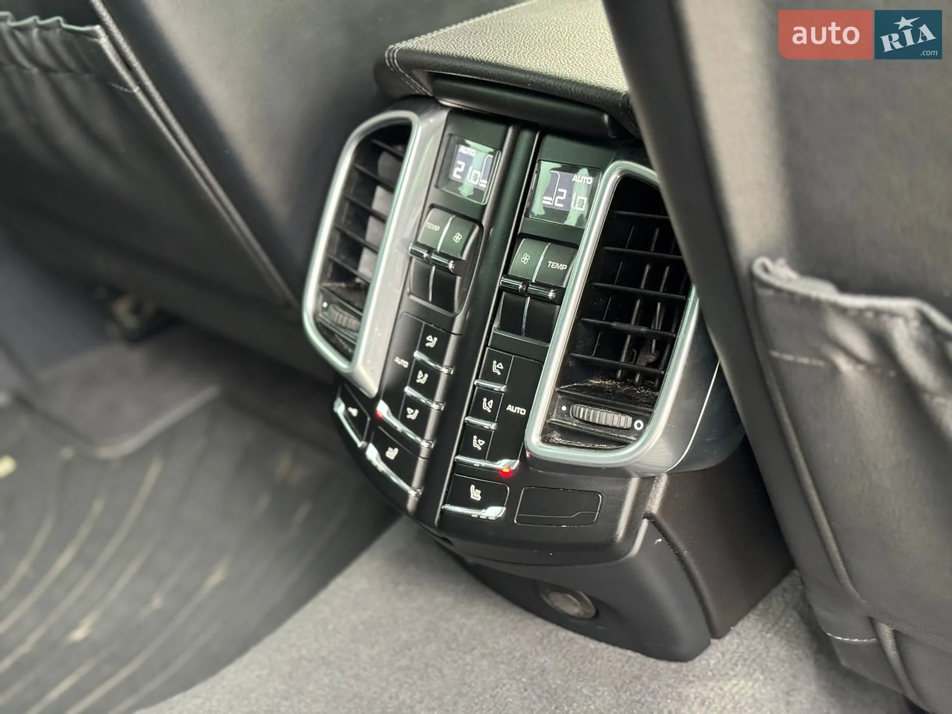 2011 Porsche Cayenne - мініатюра 16