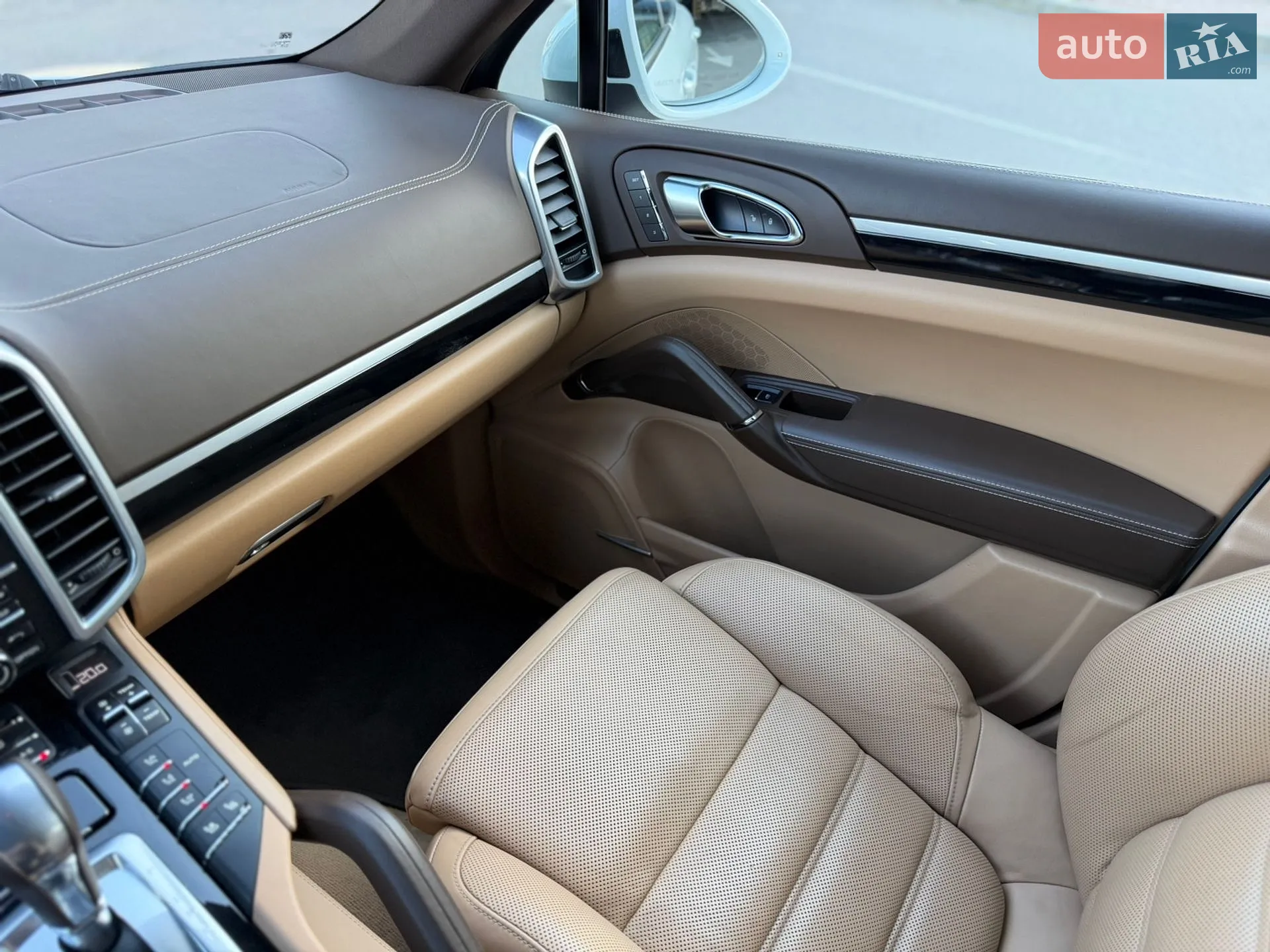2016 Porsche Cayenne - мініатюра 22