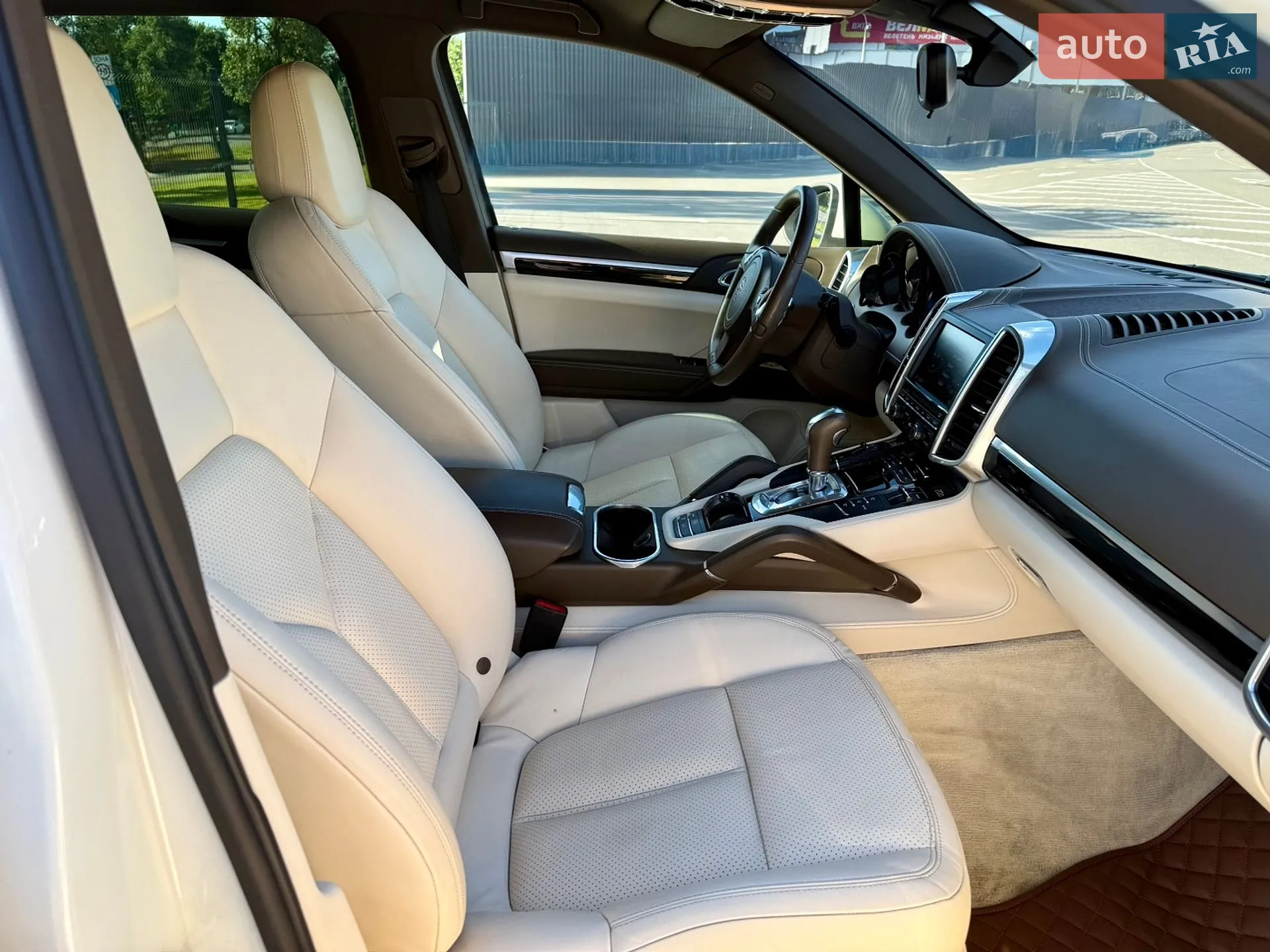2011 Porsche Cayenne - мініатюра 21