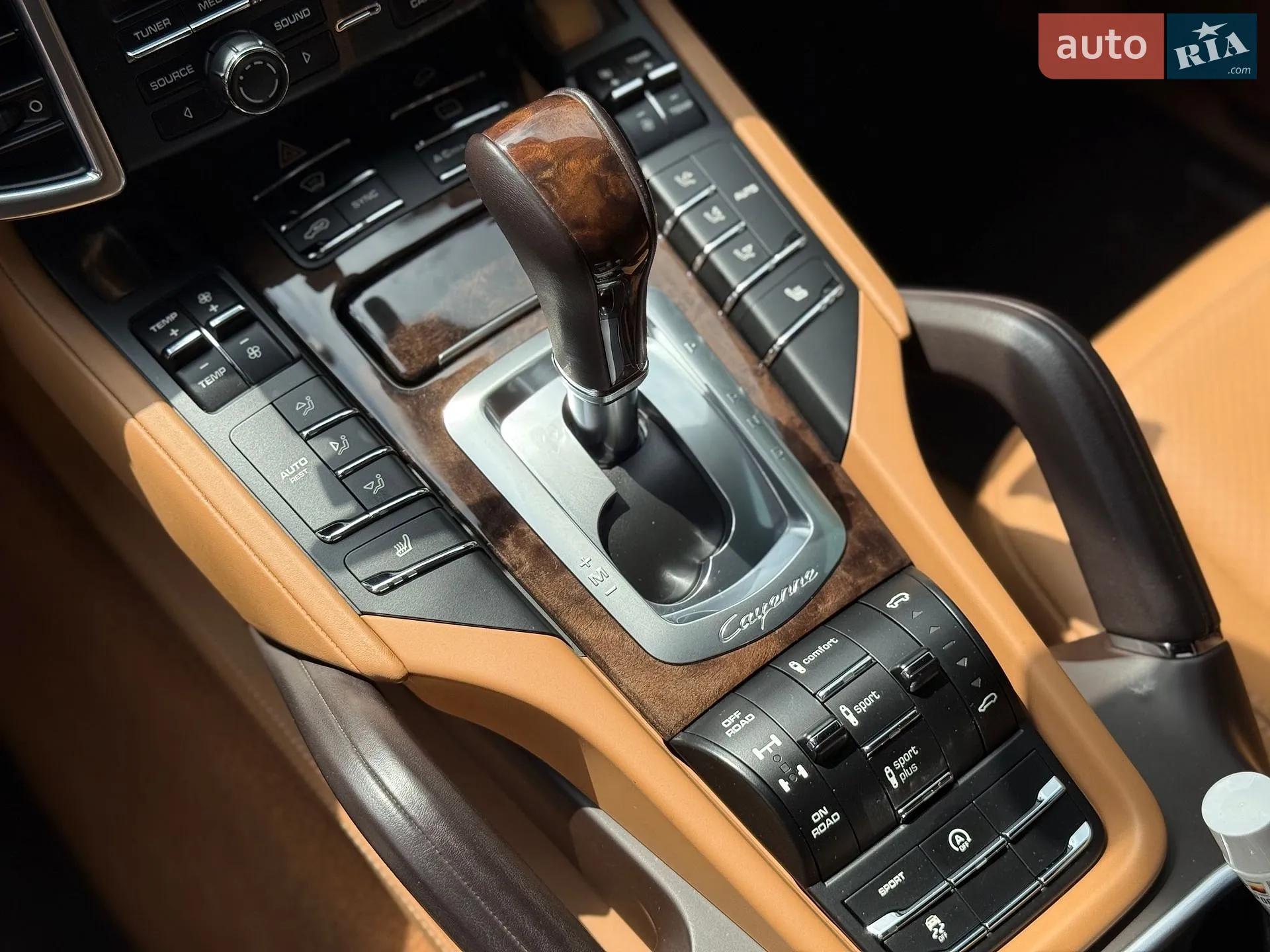2016 Porsche Cayenne - мініатюра 25