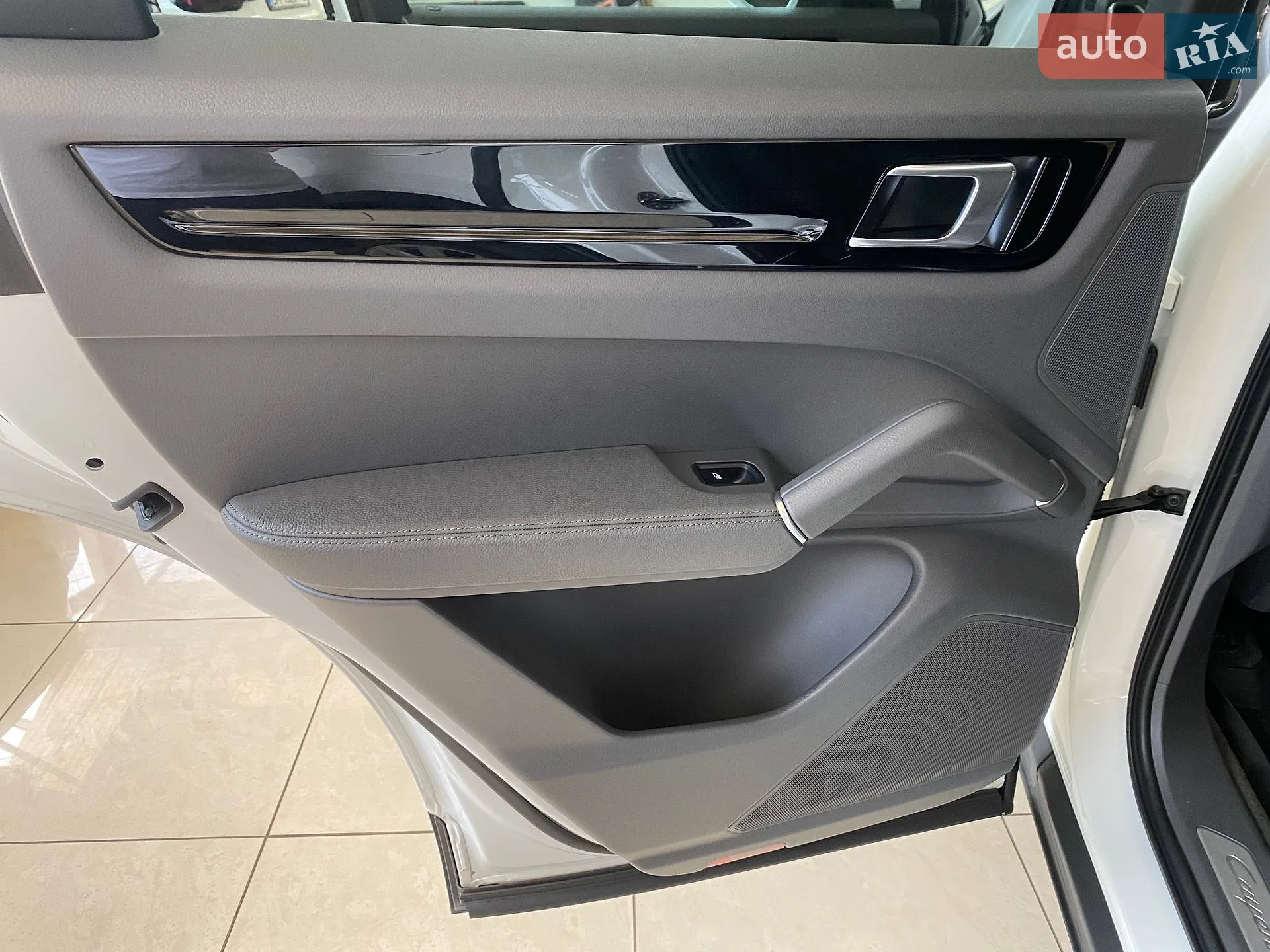 2019 Porsche Cayenne - мініатюра 43