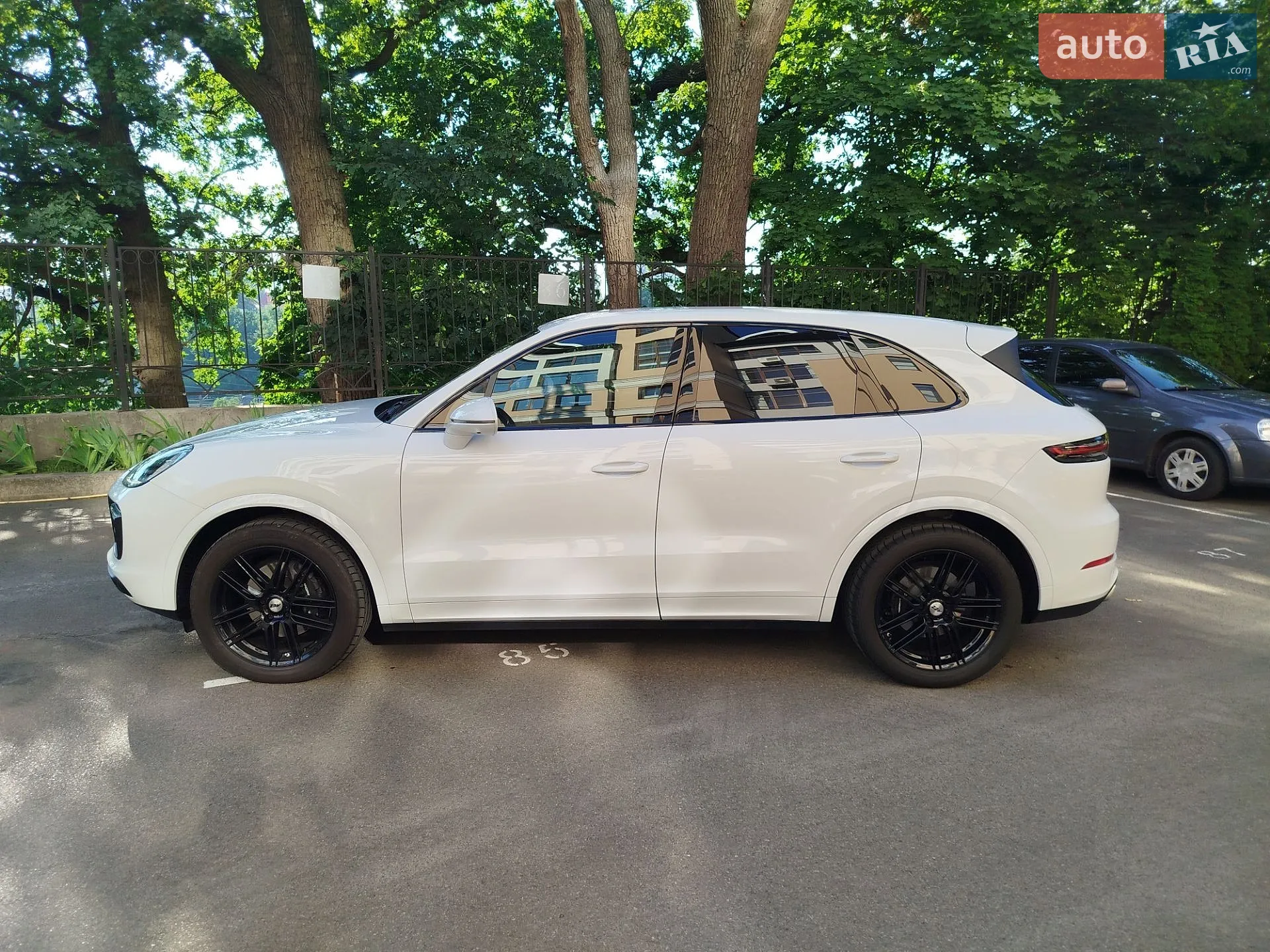 2019 Porsche Cayenne - мініатюра 5