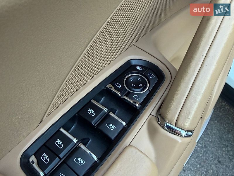 Позашляховик / Кросовер Porsche Cayenne 2013 в Києві