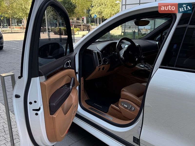 Внедорожник / Кроссовер Porsche Cayenne 2013 в Киеве