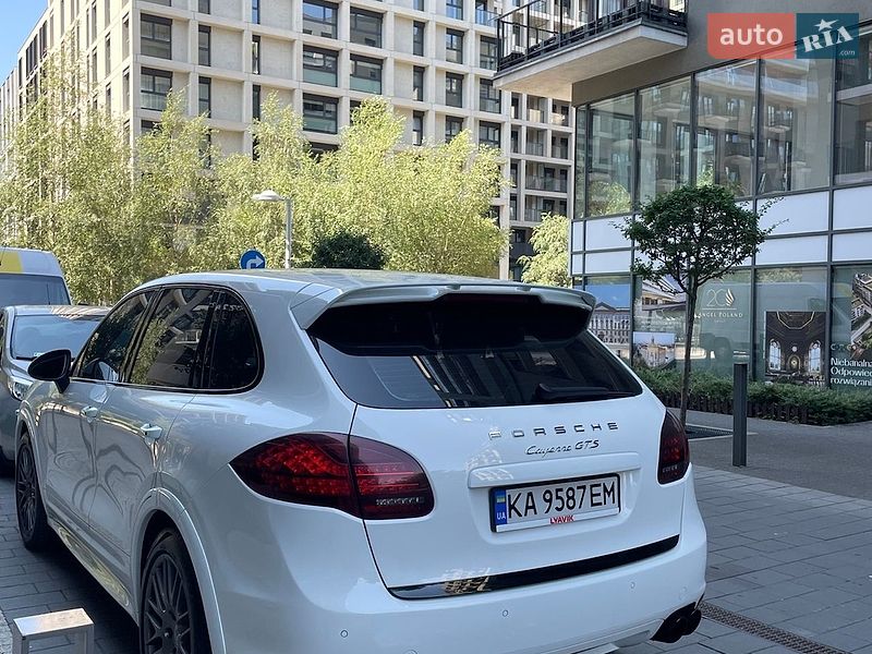 Внедорожник / Кроссовер Porsche Cayenne 2013 в Киеве