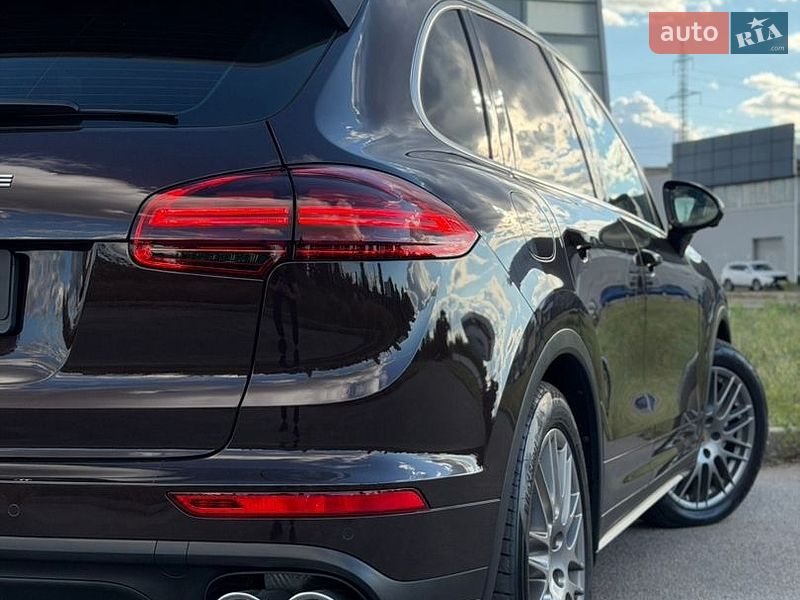 Внедорожник / Кроссовер Porsche Cayenne 2016 в Днепре