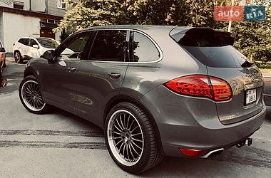 Внедорожник / Кроссовер Porsche Cayenne 2013 в Киеве