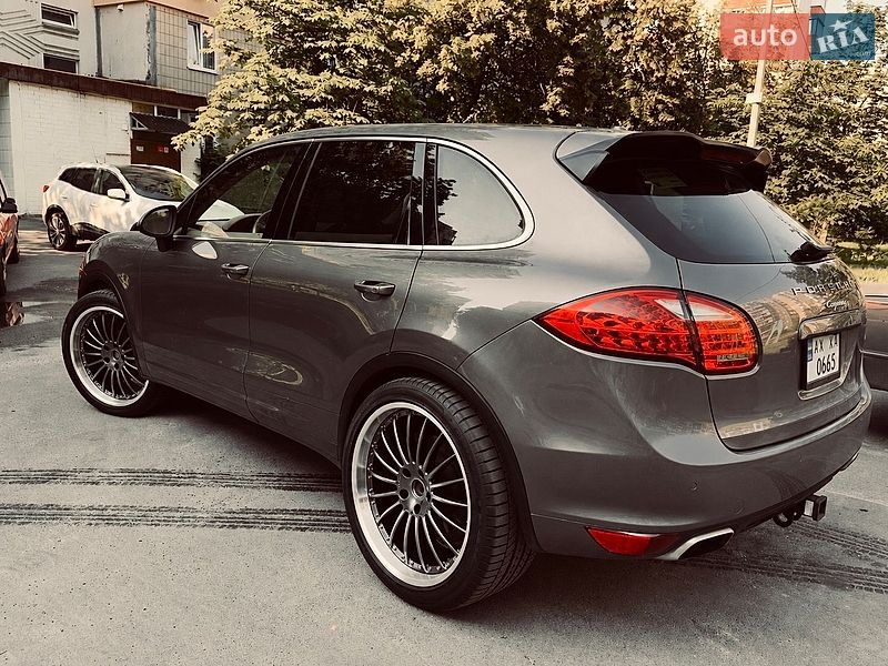 Внедорожник / Кроссовер Porsche Cayenne 2013 в Киеве