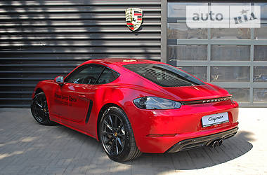 Купе Porsche Cayman 2018 в 