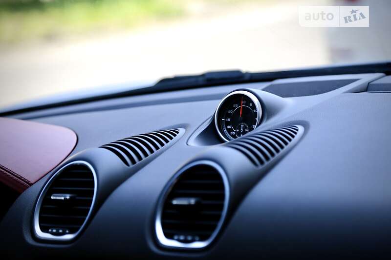 Купе Porsche Cayman 2016 в Киеве