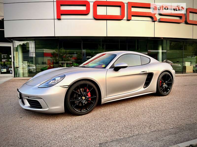 Купе Porsche Cayman 2016 в Киеве