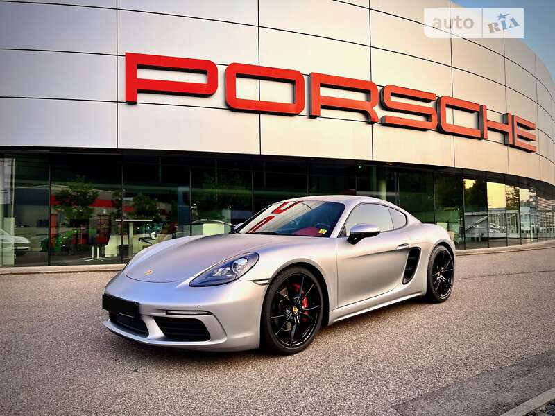 Купе Porsche Cayman 2016 в Киеве