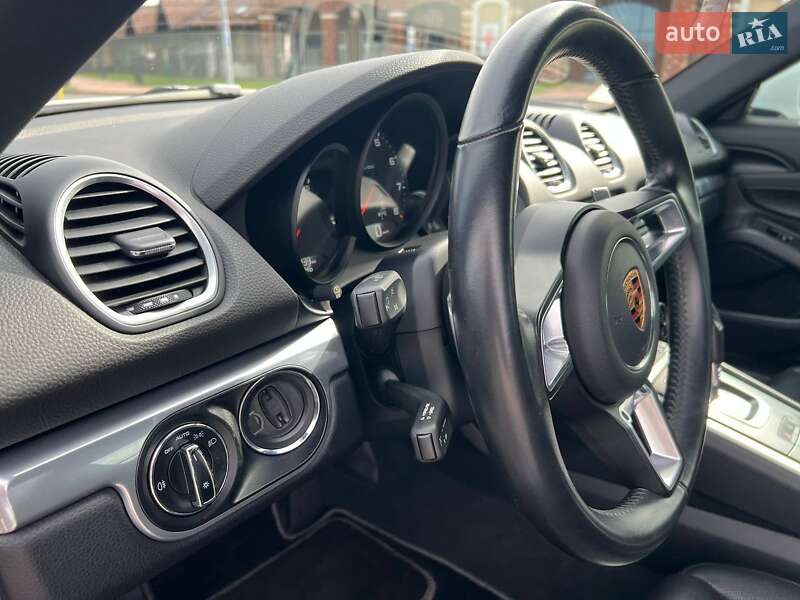Купе Porsche Cayman 2017 в Києві