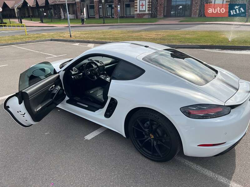 Купе Porsche Cayman 2017 в Києві