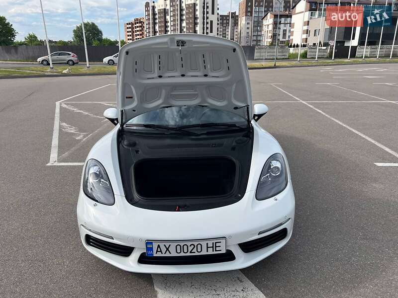 Купе Porsche Cayman 2017 в Києві