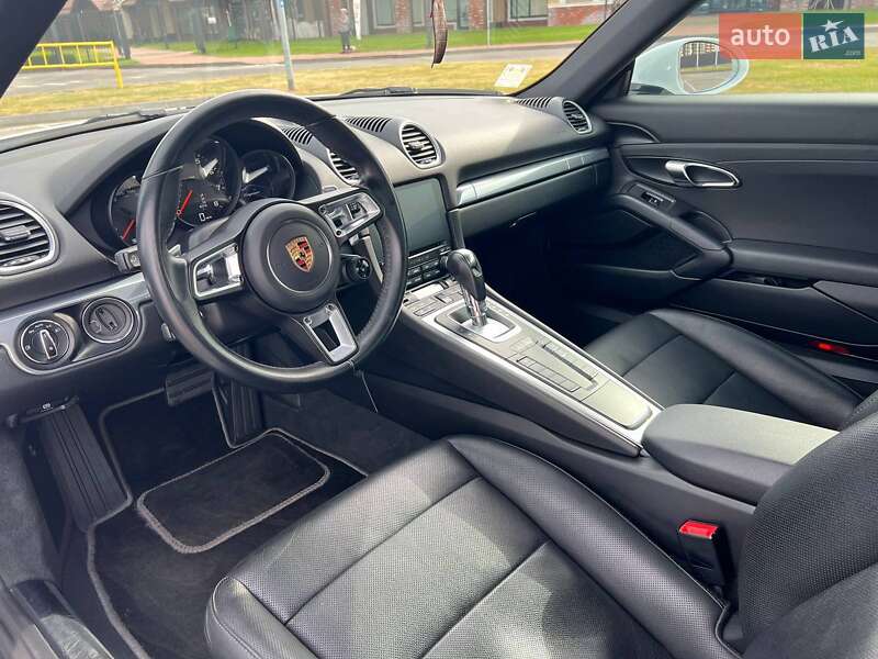 Купе Porsche Cayman 2017 в Києві