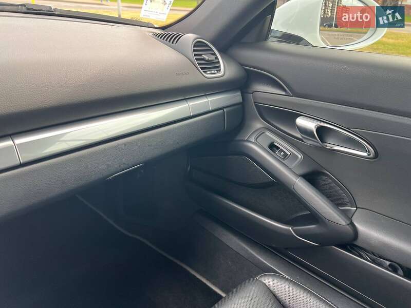 Купе Porsche Cayman 2017 в Києві