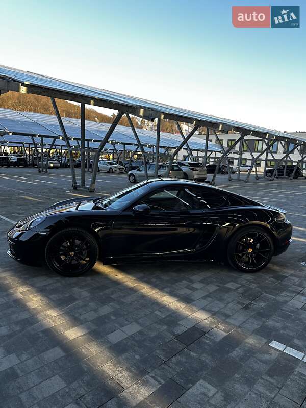 Купе Porsche Cayman 2017 в Львове