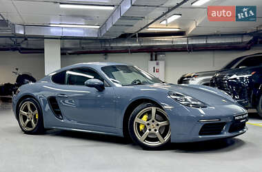 Купе Porsche Cayman 2018 в 