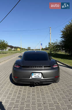 Купе Porsche Cayman 2018 в 