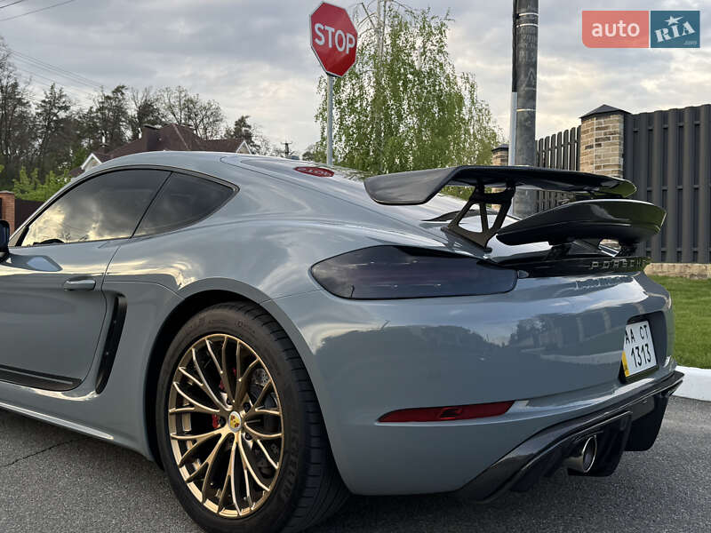 Купе Porsche Cayman 2018 в Киеве
