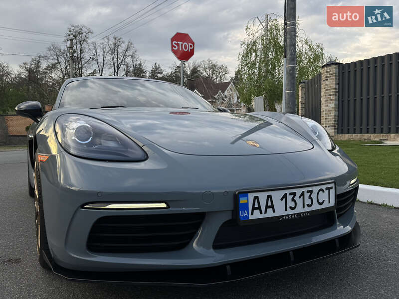 Купе Porsche Cayman 2018 в Киеве