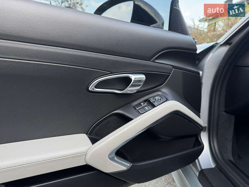 Купе Porsche Cayman 2018 в Киеве