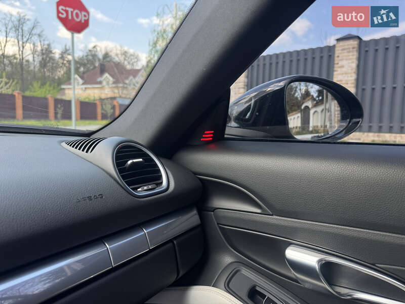 Купе Porsche Cayman 2018 в Киеве