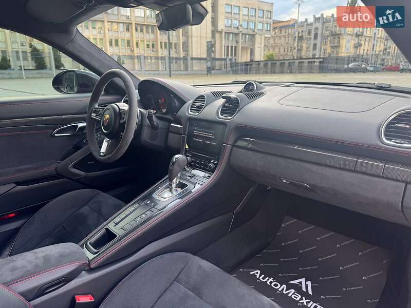 Купе Porsche Cayman 2018 в Киеве