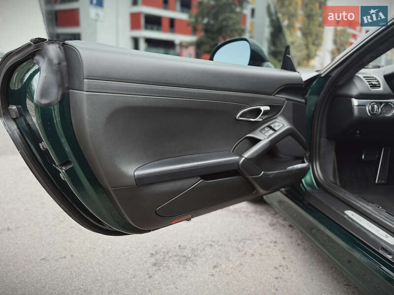Купе Porsche Cayman 2015 в Киеве