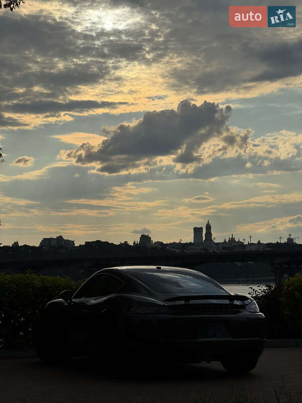 Купе Porsche Cayman 2017 в Киеве