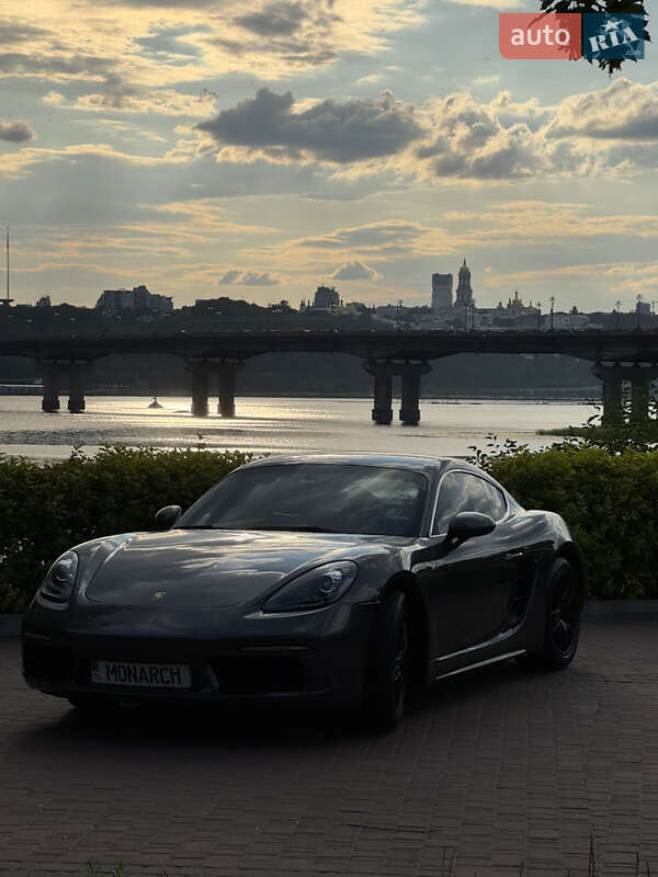 Купе Porsche Cayman 2017 в Киеве