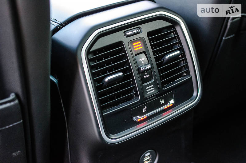 Позашляховик / Кросовер Porsche Macan 2016 в Києві