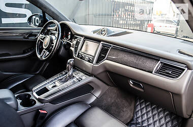 Позашляховик / Кросовер Porsche Macan 2015 в 