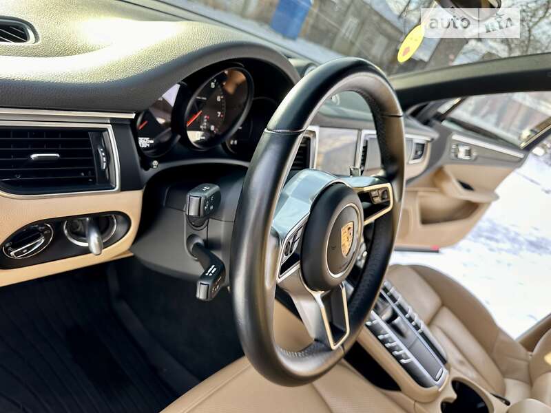 Внедорожник / Кроссовер Porsche Macan 2017 в Киеве