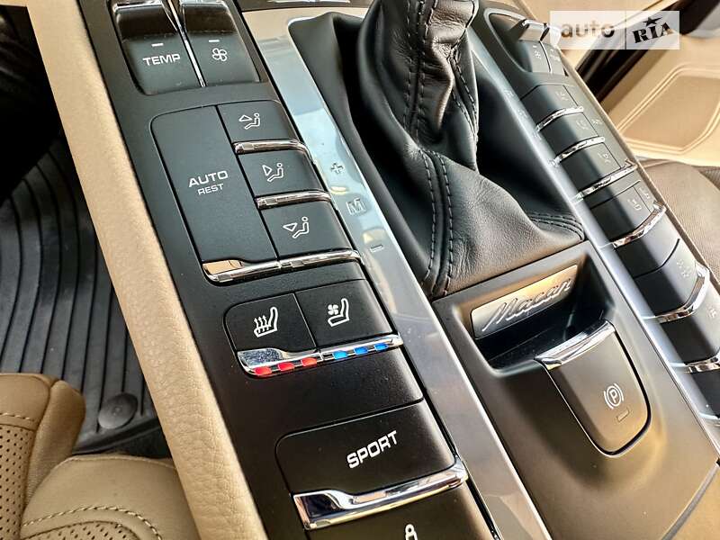 Внедорожник / Кроссовер Porsche Macan 2017 в Киеве