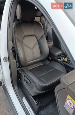 Внедорожник / Кроссовер Porsche Macan 2014 в 