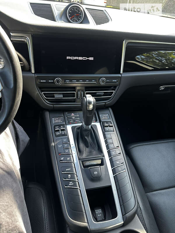 Внедорожник / Кроссовер Porsche Macan 2021 в Киеве