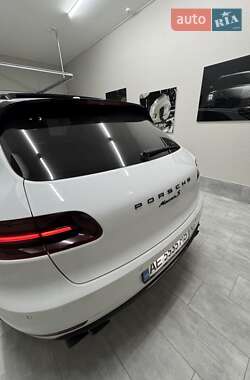 Внедорожник / Кроссовер Porsche Macan 2016 в 