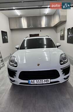 Внедорожник / Кроссовер Porsche Macan 2016 в 